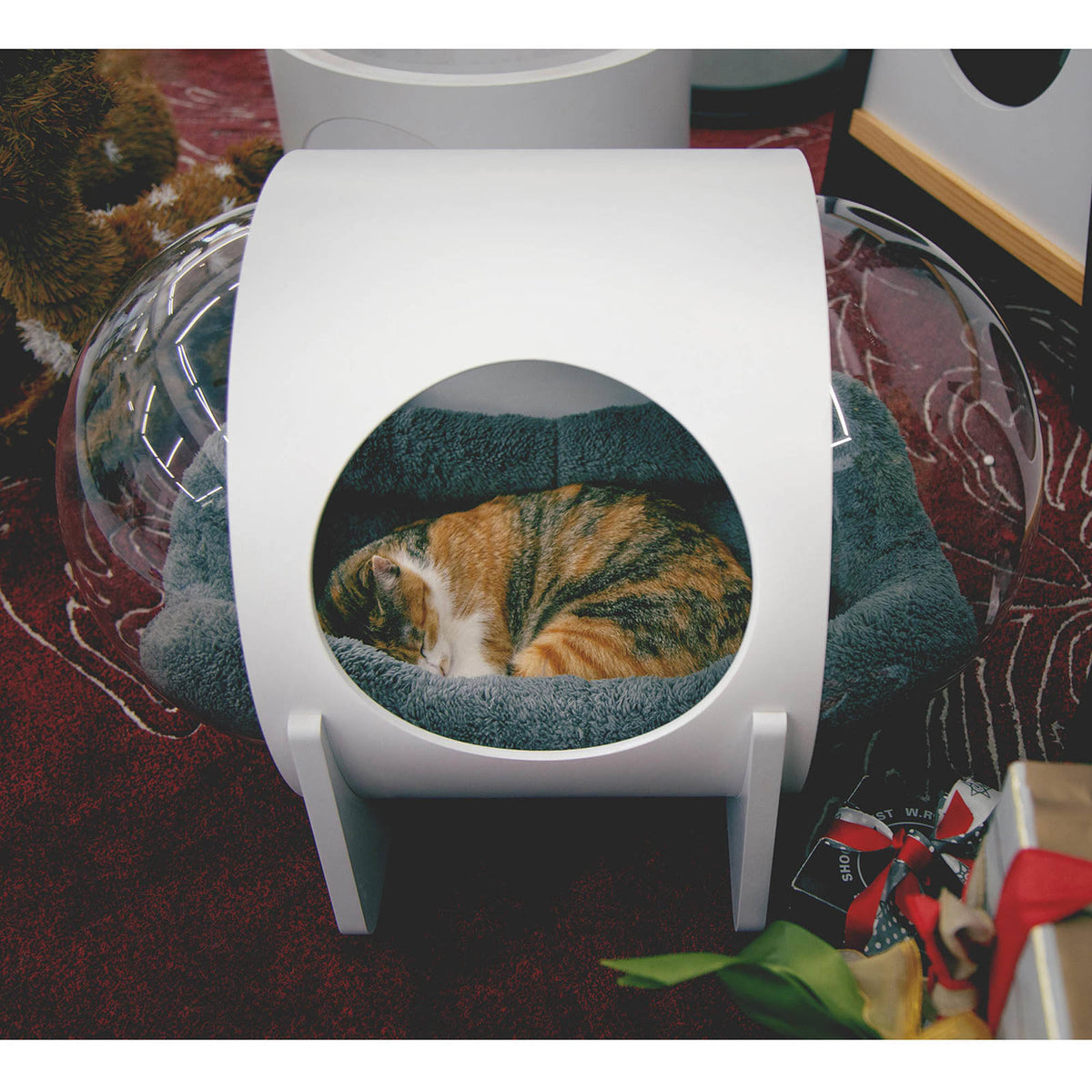 White Pet Bed J103257