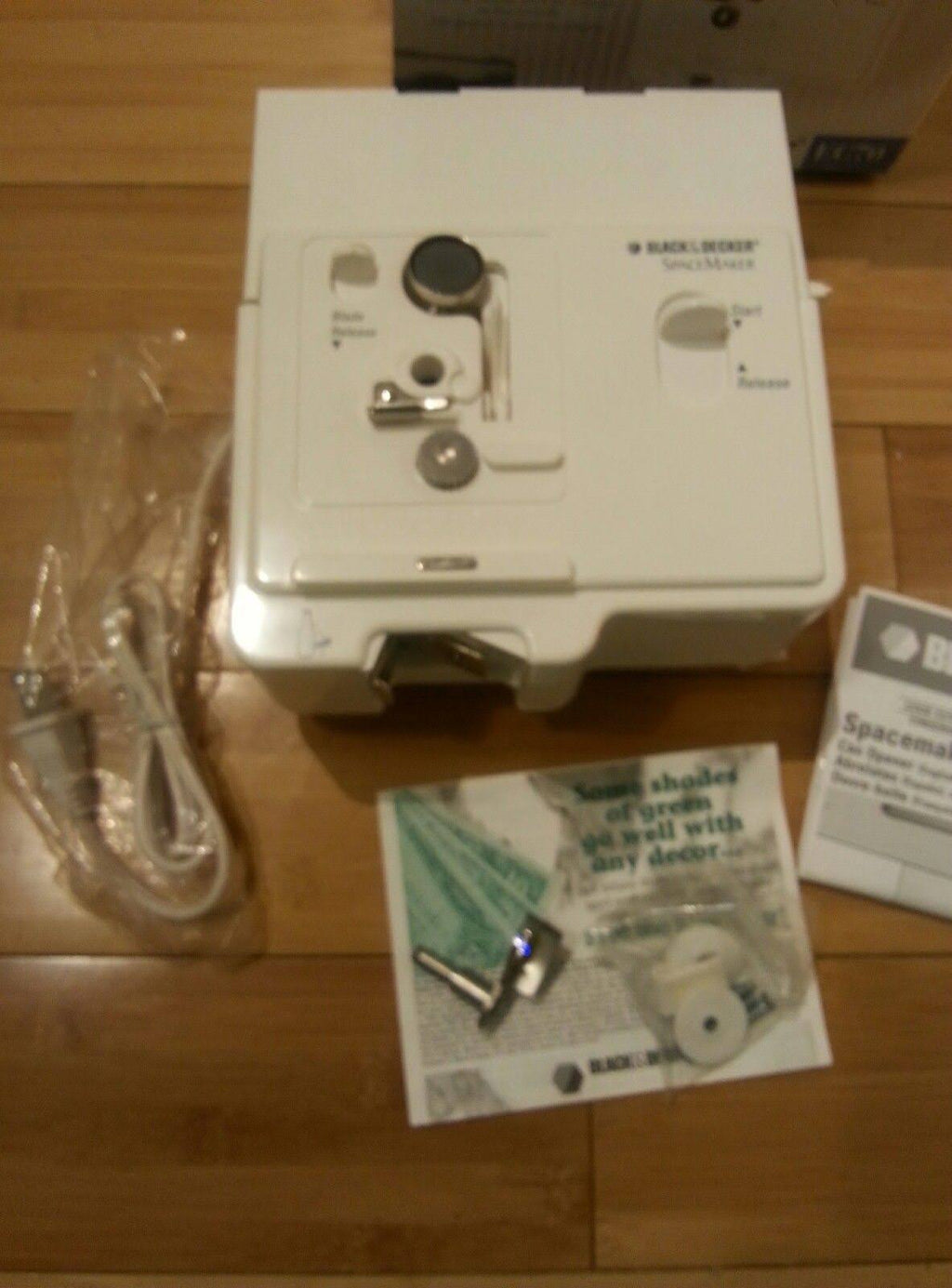 Under Cabinet Electric Can Opener F934