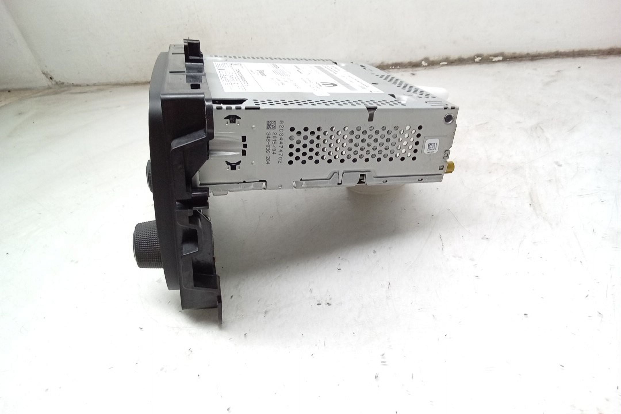 Pre-Owned 15 2015 Jeep Renegade Radio Receiver Display 5.0 Touchscreen OEM O50229